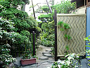 四ツ目垣（左）／沼津垣（右）